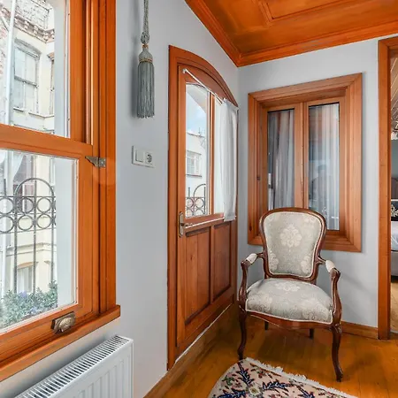 Luxurious Ottoman Style Mansion In Fatih 度假居